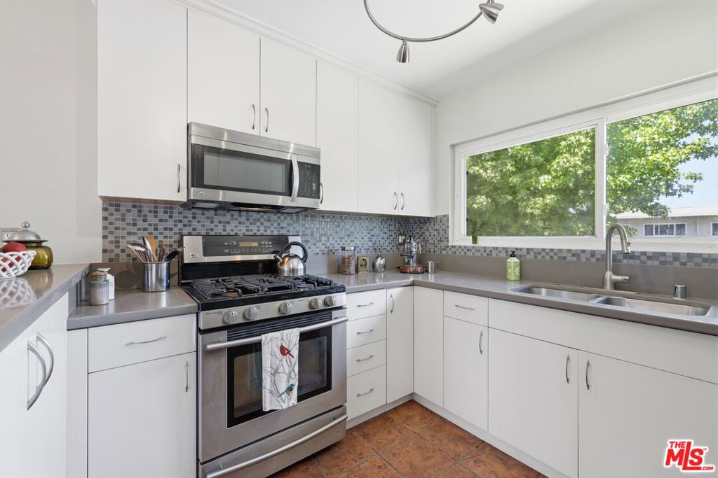 Active for sale at Los Angeles, CA, Los Angeles, CA CA and 1 bath