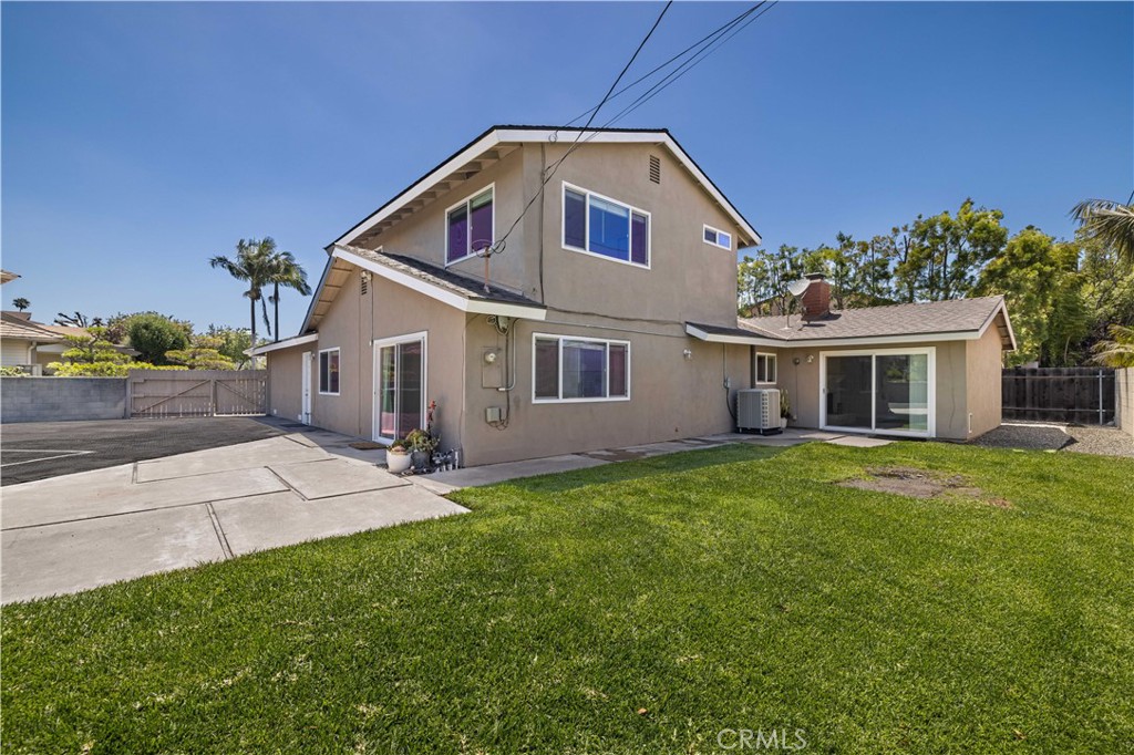 Residential Lease for rent at 2336 La Linda, Newport Beach CA featuring 4 beds and 2 baths