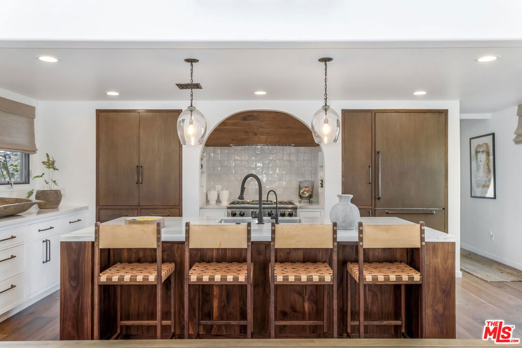 Active for sale at Los Angeles, CA, Los Angeles, CA CA and 3 baths