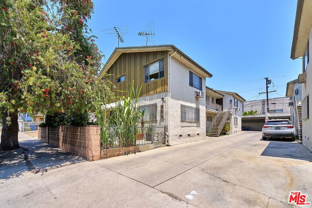 Residential Income for sale at 968 S New Hampshire Avenue, Los Angeles, CA featuring 12 beds and 6 baths