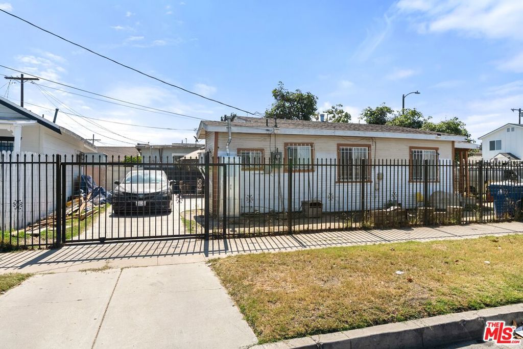 Active for sale at Los Angeles, CA, Los Angeles, CA CA and 2 baths