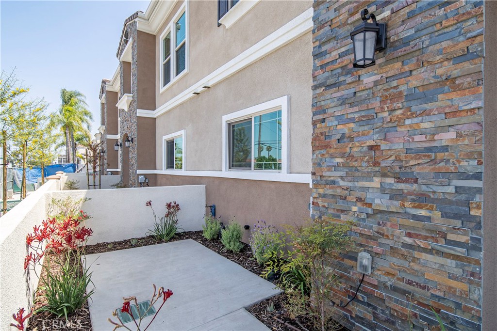 Residential Lease for rent at 14095 Edwards, Westminster, Orange County, CA featuring 3 beds and 2 baths