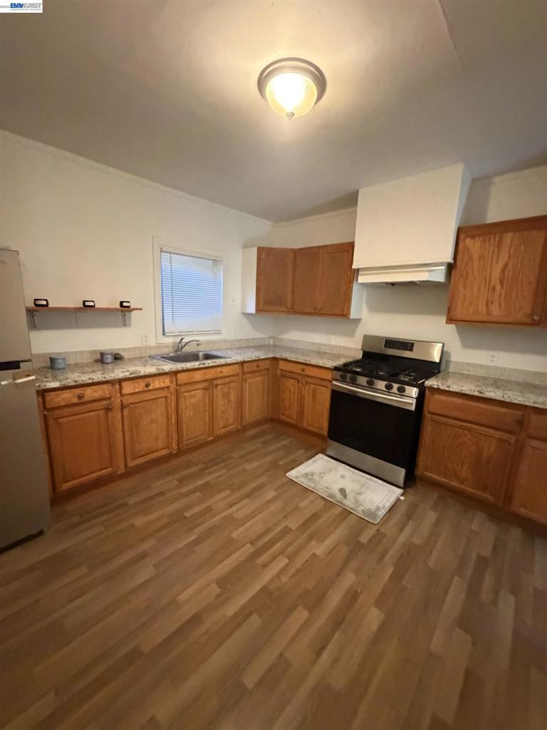 Residential Lease for rent at , Oakland CA featuring 2 beds and 1 bath
