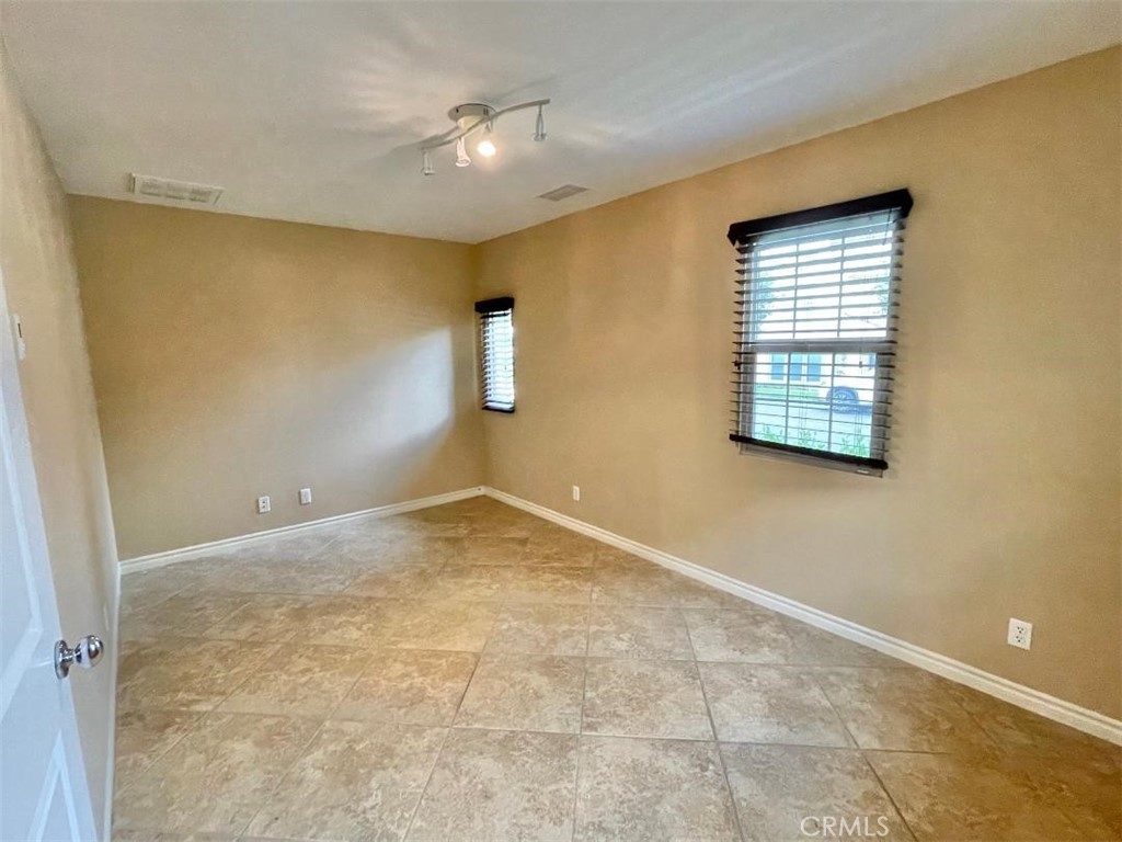 Residential Lease for rent at 54 Scarlet Bloom, Irvine CA featuring 2 beds and 2 baths