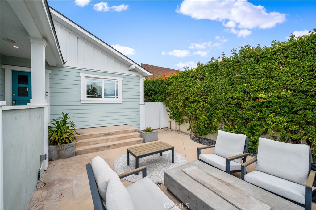 Residential Lease for rent at 231 Avenue D, Redondo Beach CA featuring 4 beds and 3 baths