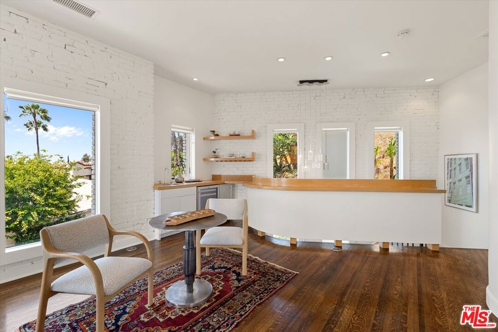 Active for sale at Los Angeles, CA, Los Angeles, CA CA and 5 baths
