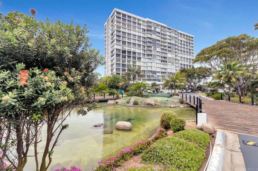 Residential Lease for rent at 1760 Avenida del mundo 406, Coronado CA featuring 2 beds and 2 baths
