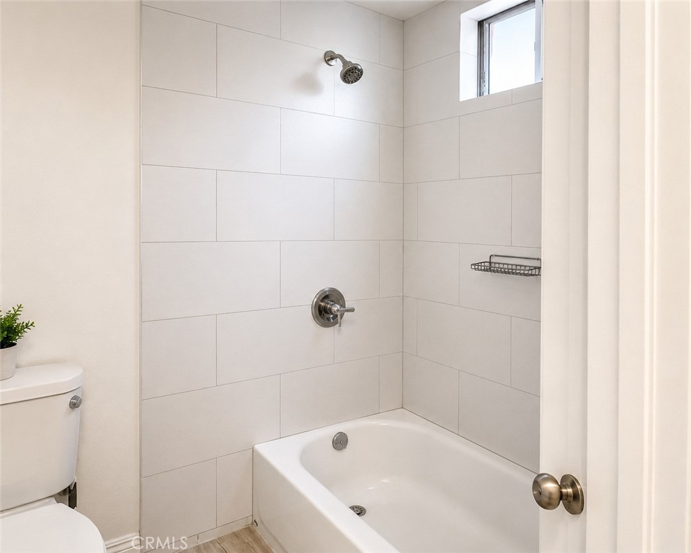Residential Lease for rent at 1120 Bahia Court B, Ontario CA featuring 3 beds and 1 bath