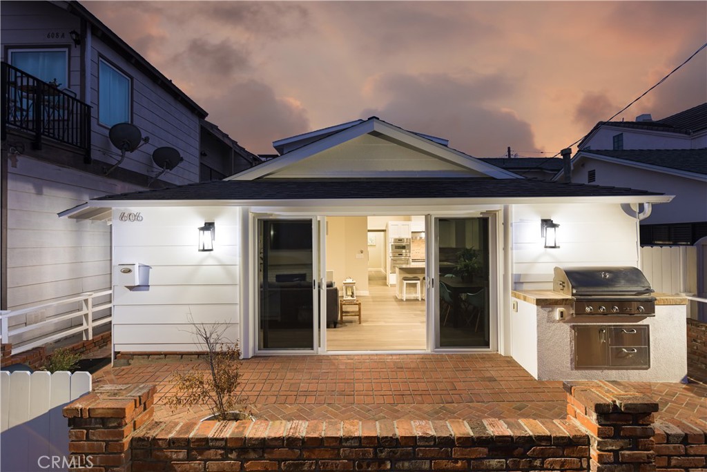 Residential Lease for rent at 606 36th Street, Newport Beach CA featuring 4 beds and 4 baths