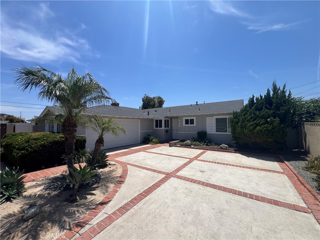 Residential Lease for rent at 909 S Echo Place, Anaheim CA featuring 3 beds and 2 baths