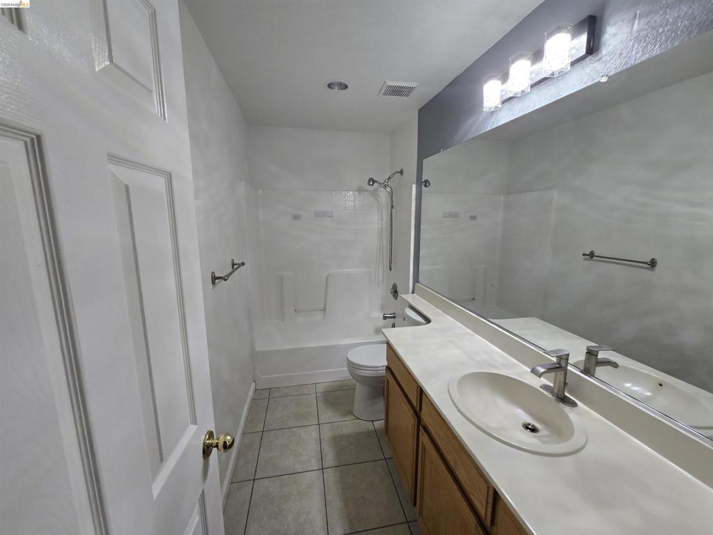 Residential Lease for rent at 5128 Hereford Ct, Antioch CA featuring 3 beds and 2 baths