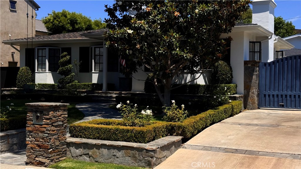 Residential Lease for rent at 400 Pirate, Newport Beach CA featuring 3 beds and 2 baths