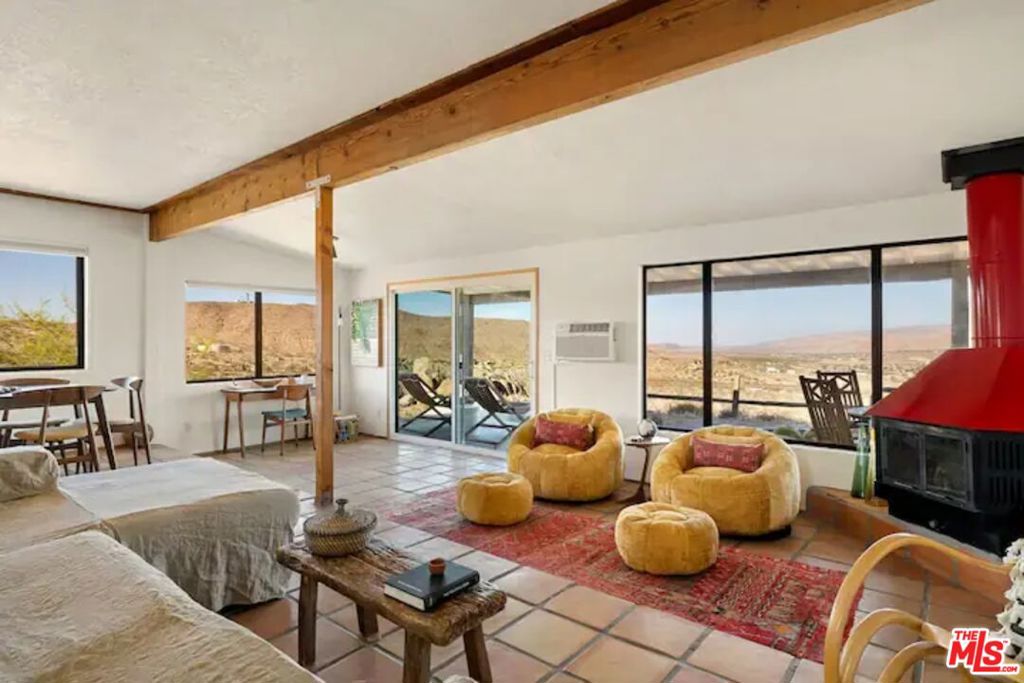 Residential Lease for rent at 6036 Chula Vista Avenue, Yucca Valley CA featuring 2 beds and 1 bath