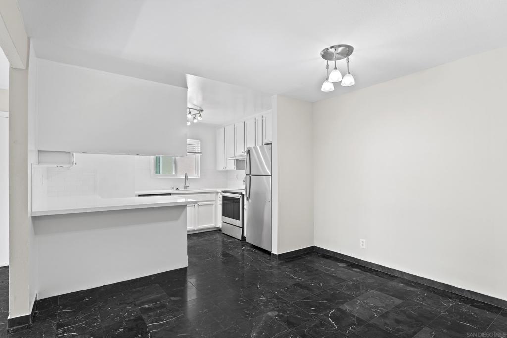 Residential Lease for rent at 512 Sandalwood 7, Escondido CA featuring 2 beds and 2 baths