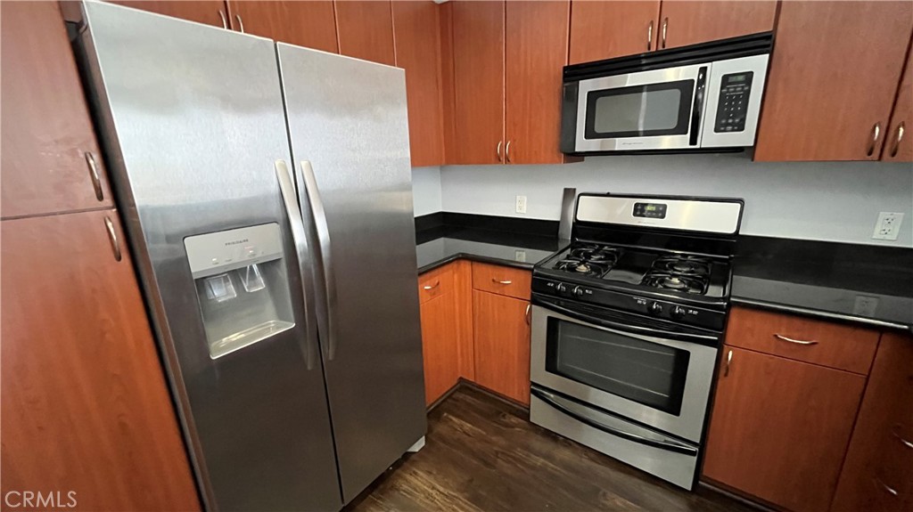 Residential Lease for rent at 1801 E Katella 3084, Anaheim CA featuring 2 beds and 2 baths