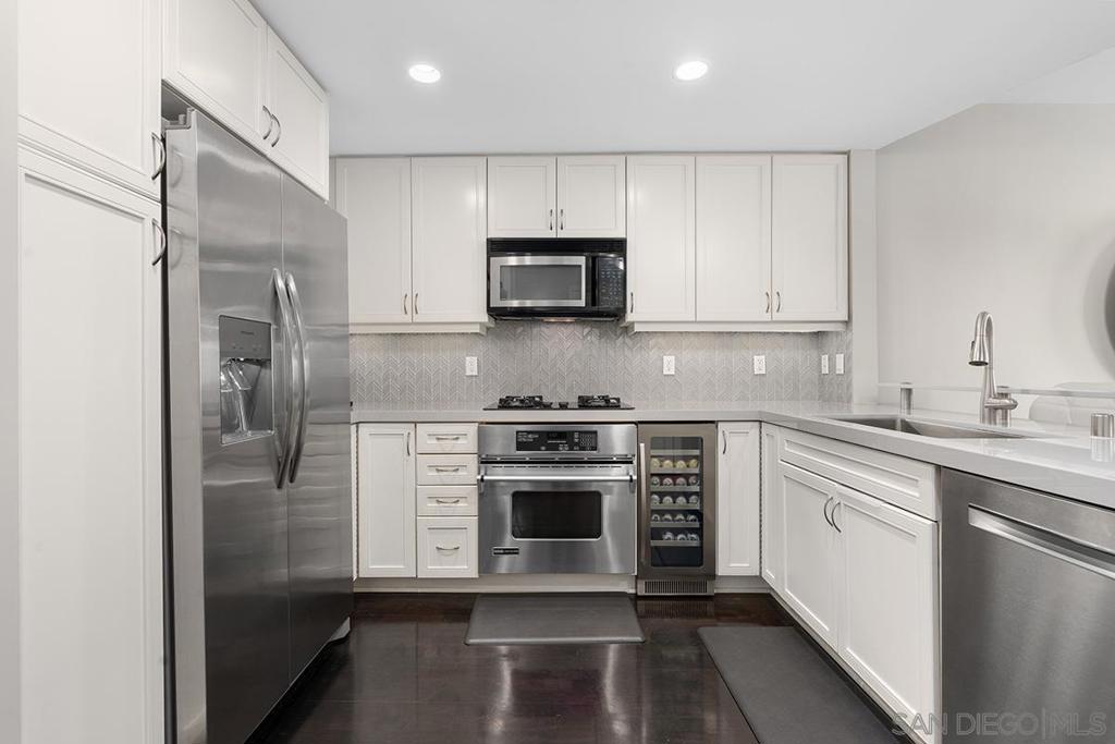 Residential Lease for rent at 555 Front 1501, San Diego CA featuring 2 beds and 2 baths