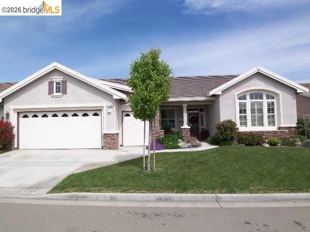 Residential Lease for rent at 1066 Bountiful Way, Brentwood CA featuring 2 beds and 3 baths