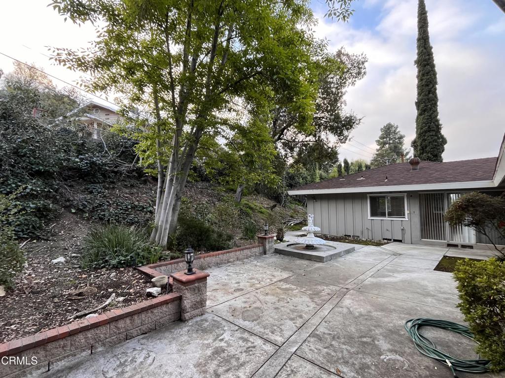 Residential Lease for rent at 5154 Crown Avenue, La Canada Flintridge CA featuring 5 beds and 6 baths