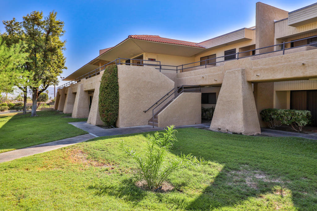 Residential Lease for rent at 2822 N Auburn Court 208, Palm Springs CA featuring 1 bed and 1 bath