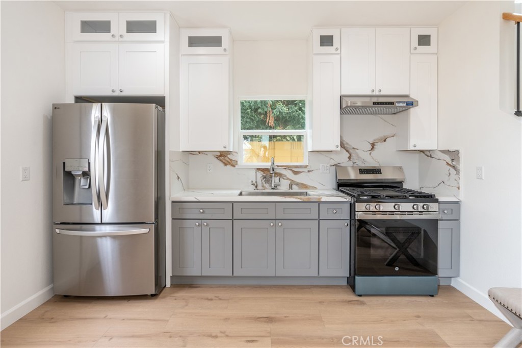 Residential Lease for rent at 15596 Dawnson, Huntington Beach CA featuring 3 beds and 2 baths