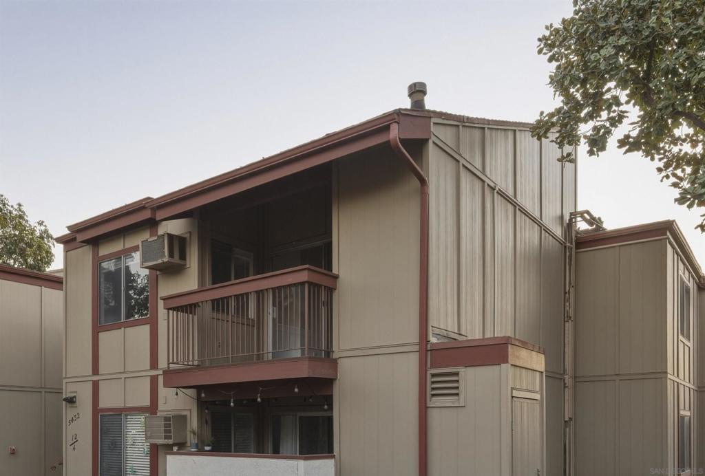 Residential Lease for rent at 5432 Adobe Falls Rd. 12, San Diego CA featuring 2 beds and 2 baths
