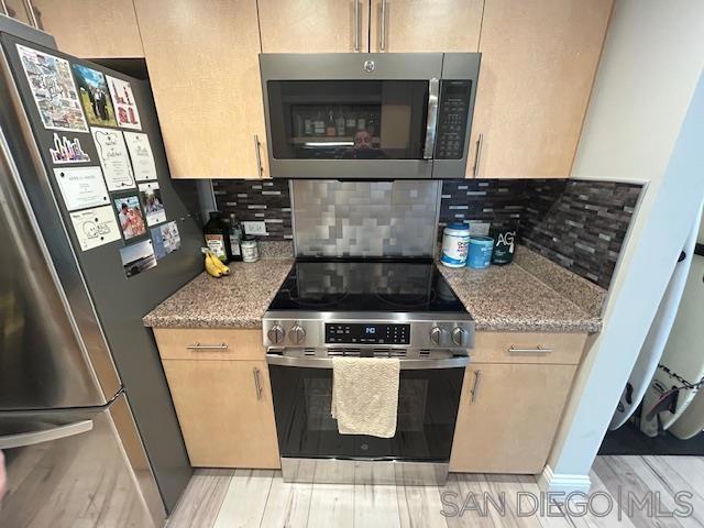 Residential Lease for rent at 425 W Beech 804, San Diego CA featuring 2 beds and 2 baths