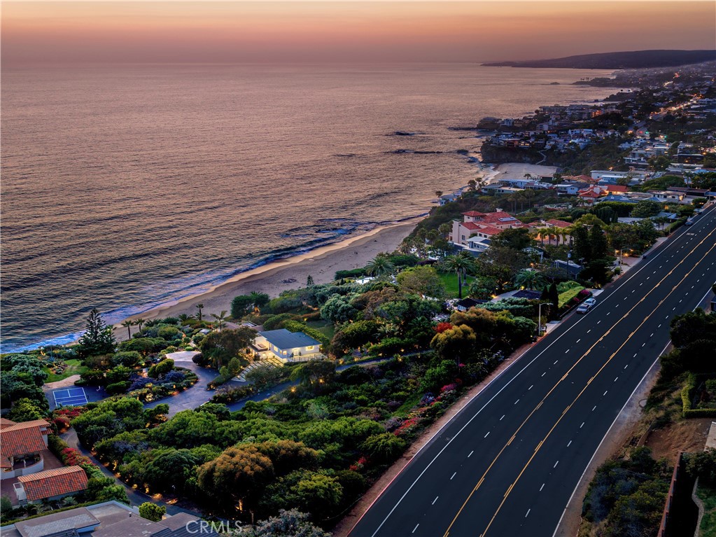 Residential Lease for rent at 32227 Coast Hwy, Laguna Beach CA featuring 10 beds and 8 baths