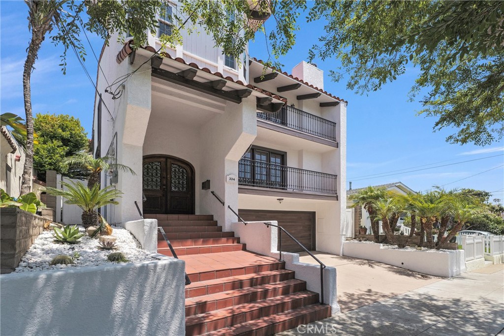 Residential Lease for rent at 224 S Francisca A, Redondo Beach CA featuring 4 beds and 4 baths