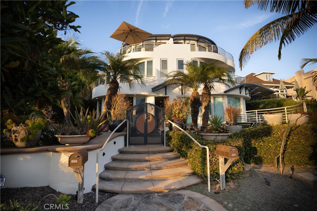 Residential Lease for rent at 558 Cliff Drive, Laguna Beach CA featuring 3 beds and 4 baths