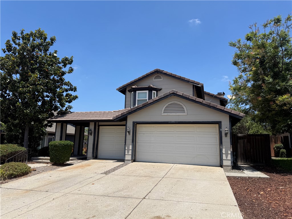 Single Family Residence for rent at 19530 Chinotto, Riverside, CA featuring 5 beds and 3 baths