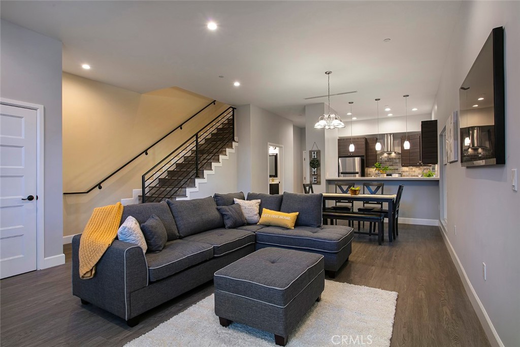 Residential Lease for rent at 3236 Royal Oaks Drive 6, Thousand Oaks CA featuring 3 beds and 3 baths