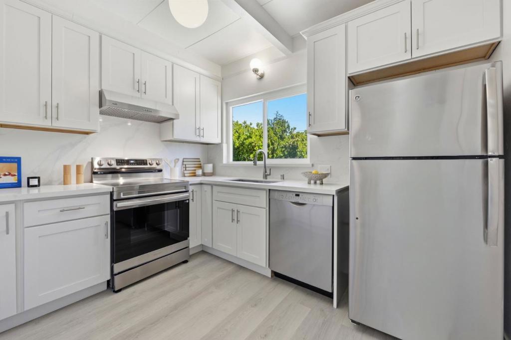 Residential for sale at 3909 Middlefield Road E, Palo Alto CA featuring 2 beds and 2 baths