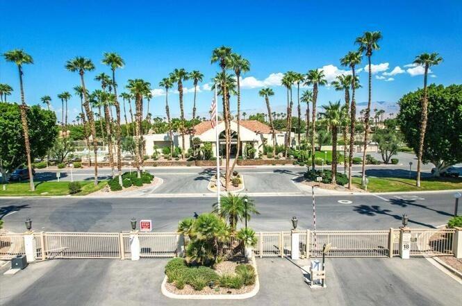 Residential Lease for rent at 43754 Avenue Alicante, Palm Desert CA featuring 2 beds and 2 baths