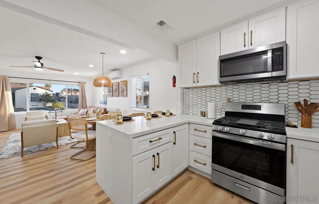 Residential Lease for rent at 5028 Monroe, San Diego CA featuring 3 beds and 2 baths