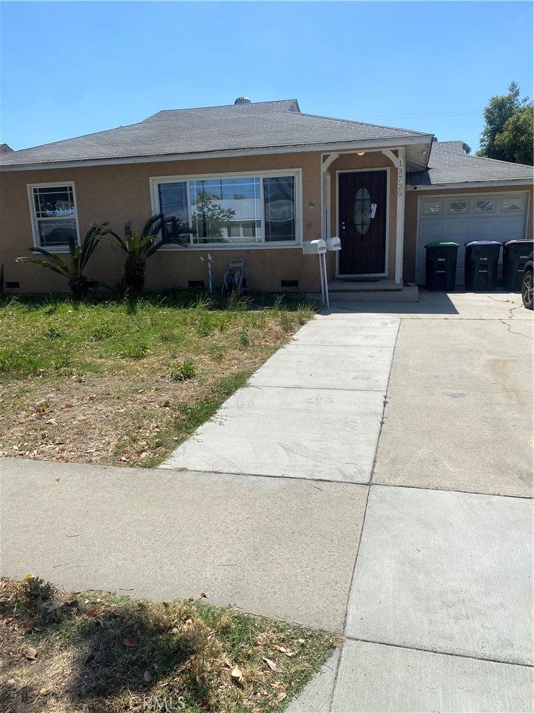 Residential Lease for rent at 13729 Regentview, Bellflower CA featuring 2 beds and 1 bath