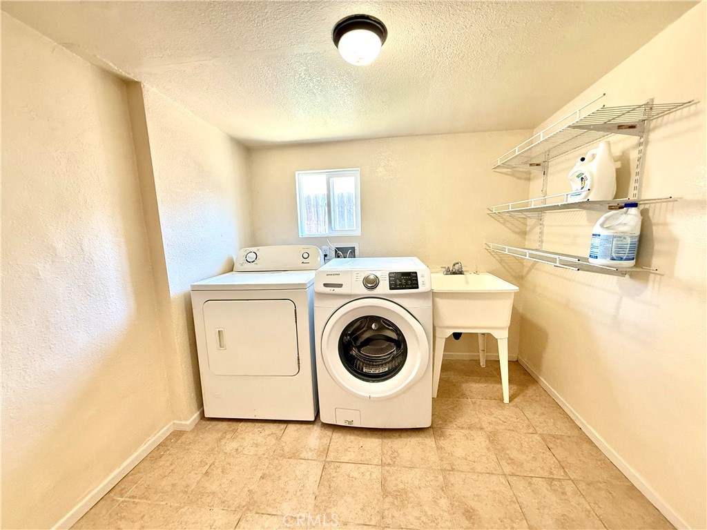 Residential Lease for rent at 1946 Dawson Avenue, Signal Hill CA featuring 3 beds and 2 baths