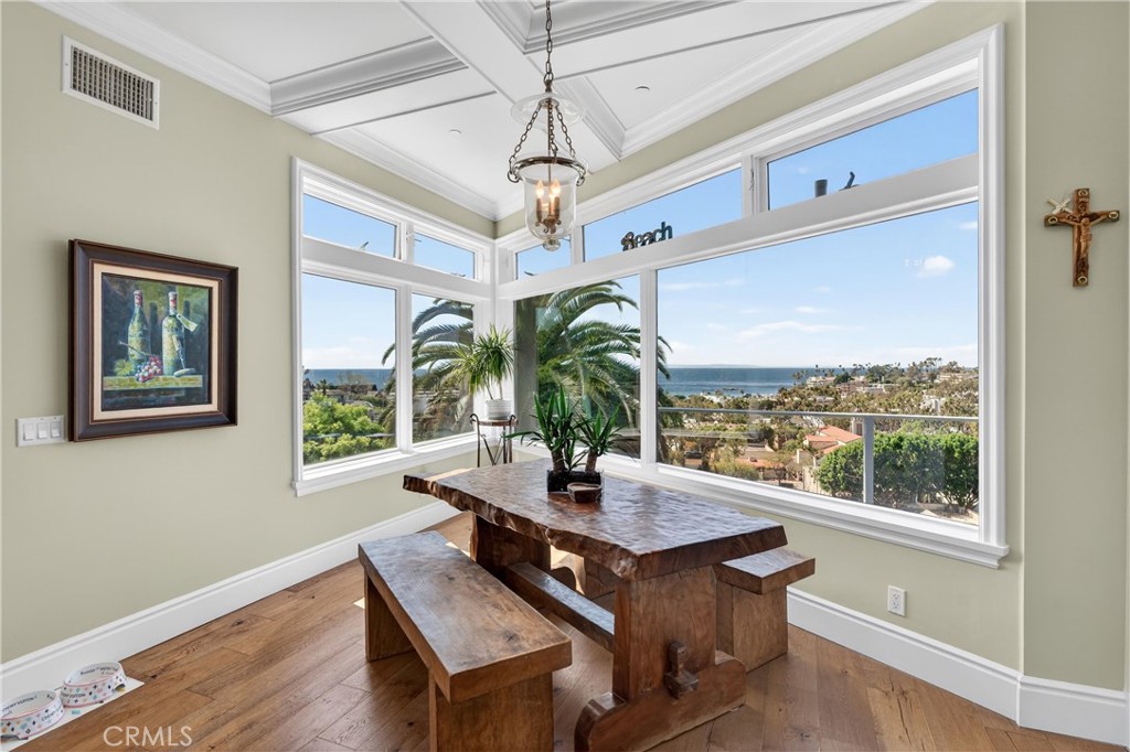 Residential Lease for rent at 405 Blumont Street, Laguna Beach CA featuring 5 beds and 7 baths