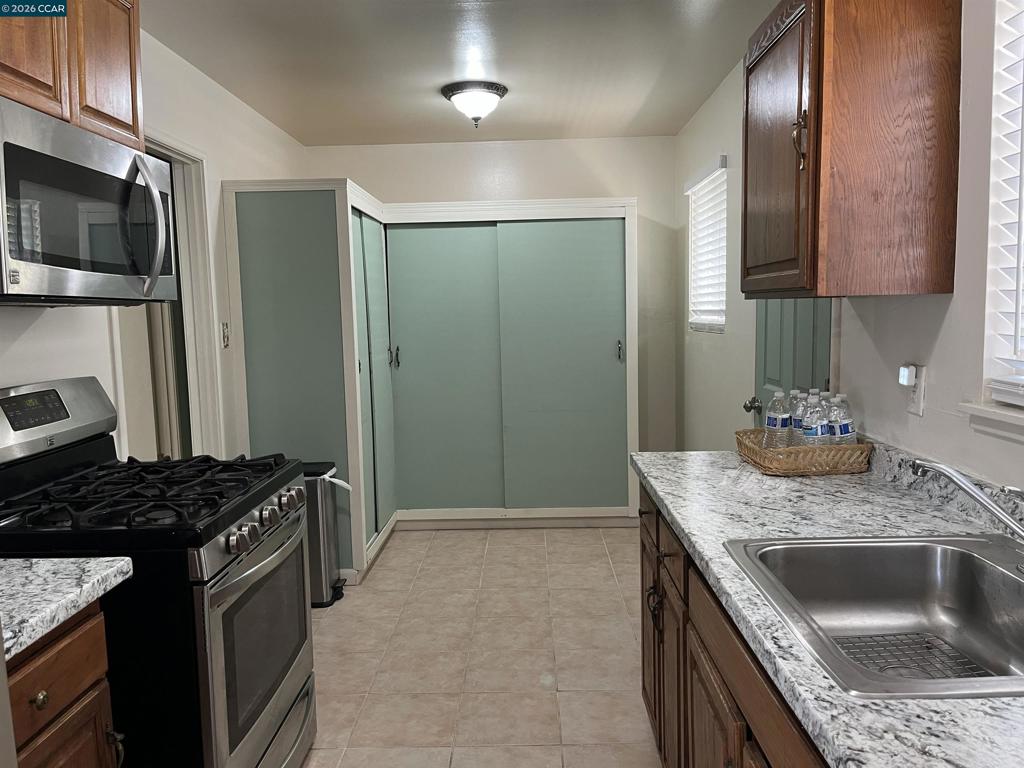 Residential for sale at 1231 Delwood St, Vallejo CA featuring 3 beds and 1 bath