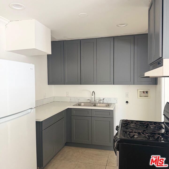 Residential Lease for rent at 38232 Delacour Drive, Palmdale CA featuring 3 beds and 2 baths
