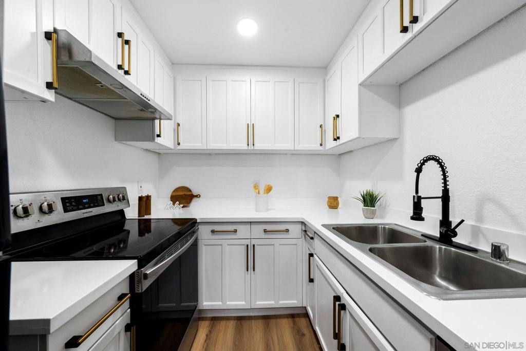 Residential Lease for rent at 6735 Amherst 1E, San Diego CA featuring 2 beds and 1 bath