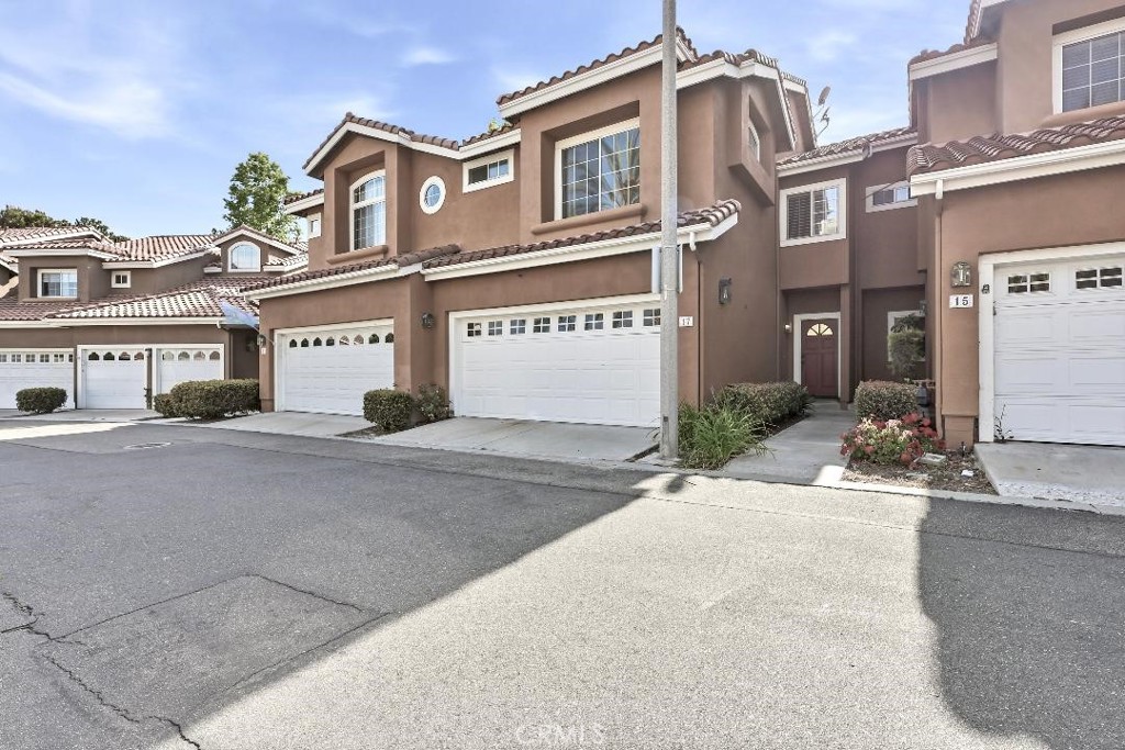 Residential Lease for rent at 17 Gauguin, Aliso Viejo, Orange CA featuring 3 beds and 3 baths