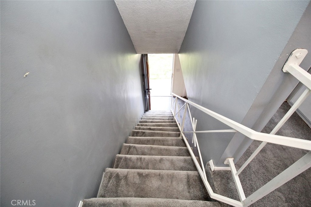 Residential Lease for rent at 414 E 98th Street B, Inglewood CA featuring 3 beds and 2 baths