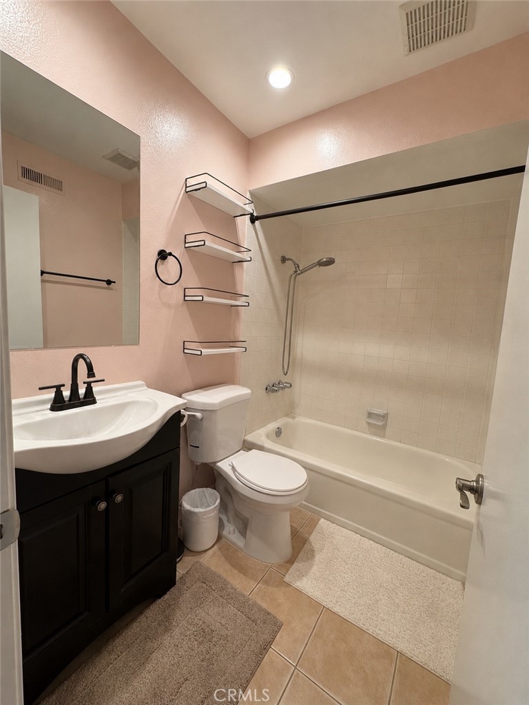 Residential Lease for rent at 26303 W Plata Ln, Calabasas CA featuring 3 beds and 3 baths