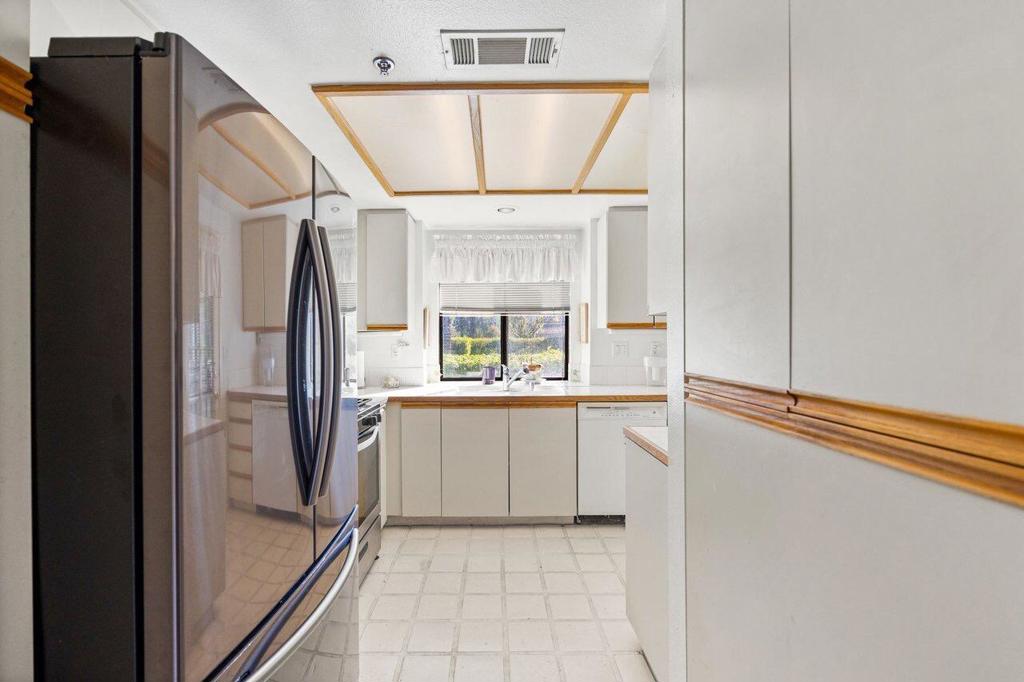 Residential Lease for rent at 34197 Calle Mora, Cathedral City CA featuring 2 beds and 2 baths