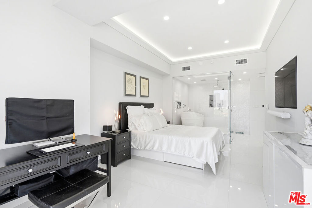 Condominium for sale at 10501 Wilshire Boulevard 1007, Los Angeles, CA featuring 1 bed and 1 bath