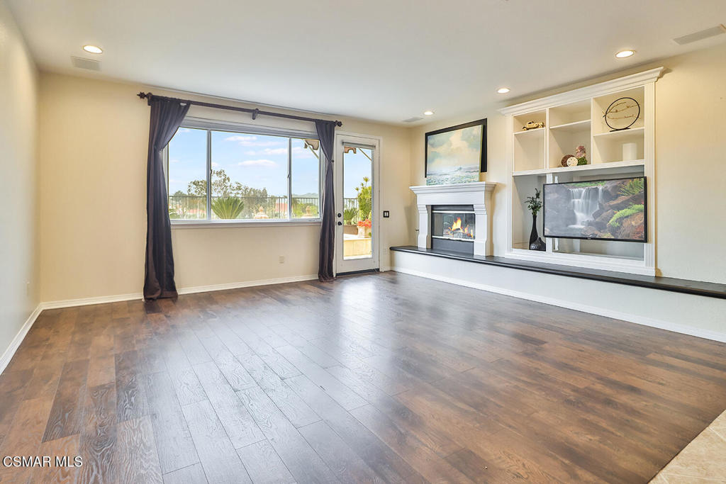 Residential Lease for rent at 13790 Stagecoach Trail, Moorpark CA featuring 3 beds and 4 baths