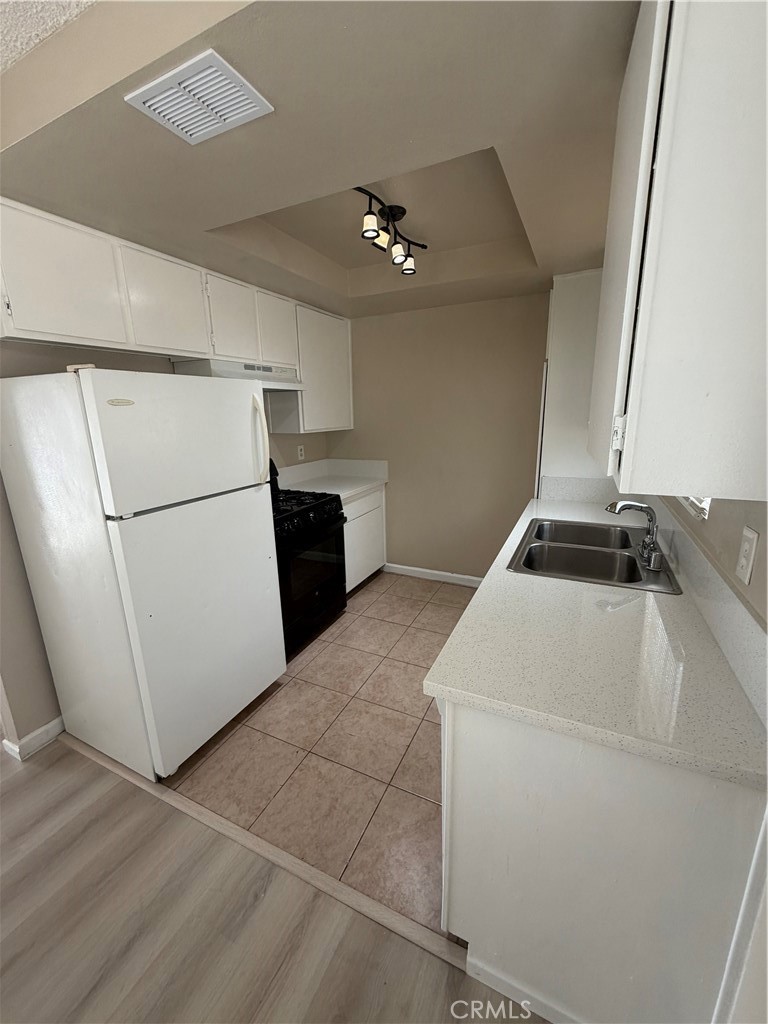 Residential Lease for rent at 1602 Fairfield Court E 4, Ontario CA featuring 2 beds and 1 bath