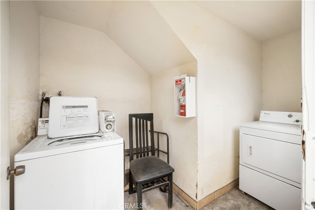 Residential Lease for rent at 1004 E Garfield 3, Glendale CA featuring 2 beds and 2 baths