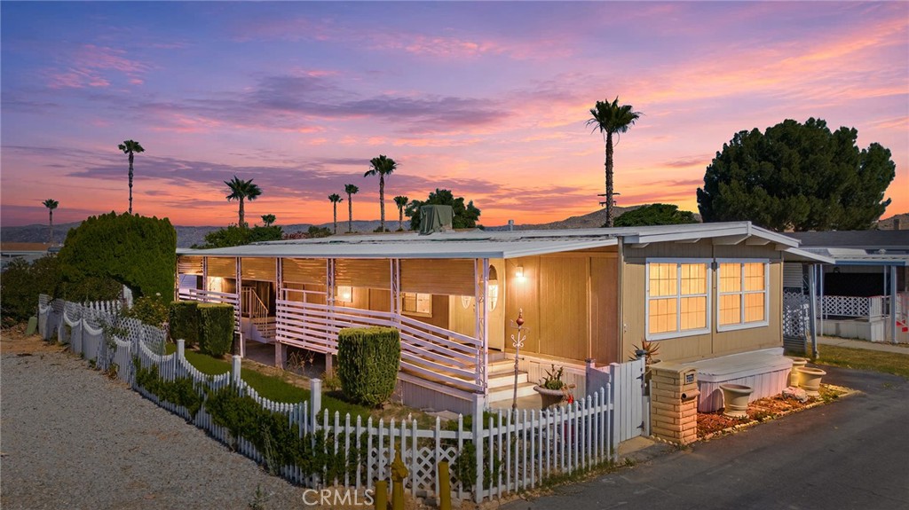 Manufactured In Park for sale at 4400 W Florida Avenue 271, Hemet CA featuring 2 beds and 2 baths