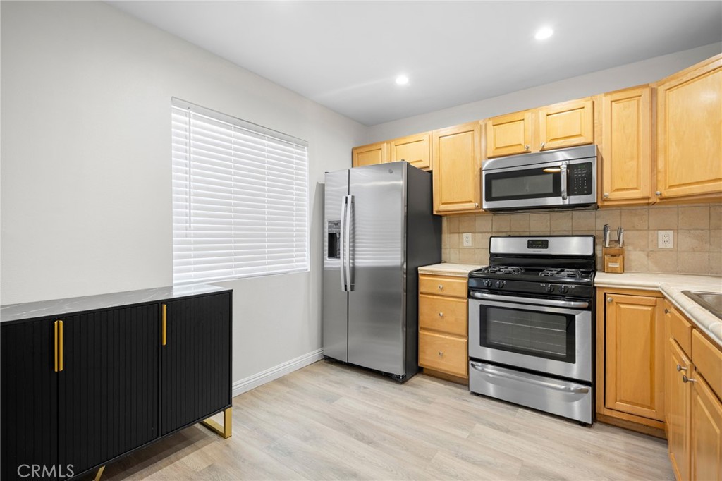 Residential Lease for rent at 7815 Via Genova, Burbank, Los Angeles CA featuring 2 beds and 3 baths